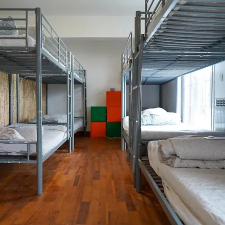 San Sebastian Surf And Party Hostel بيت شباب