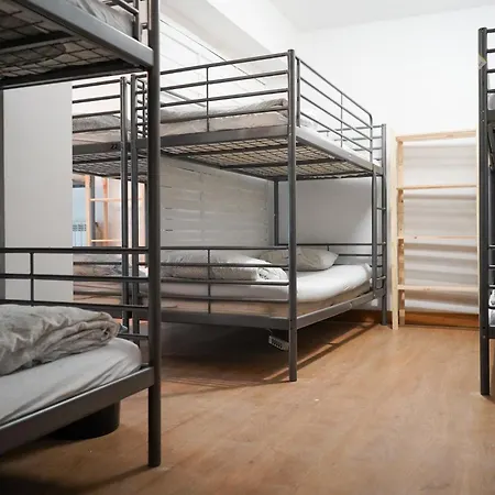 San Sebastian Surf And Party Hostel بيت شباب *
